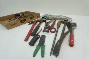 lot 215 image: Assorted Hand Tools & Bits