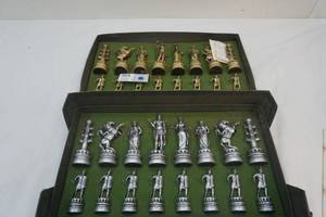 lot 236 image: Thomas Kinkade Roman Chess Set