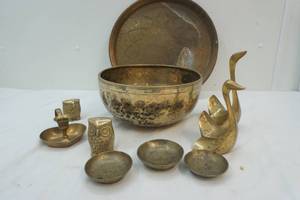 lot 253 image: Solid Brass Bowl and Decor
