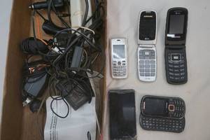 lot 266 image: Assorted Flip Phones and chargers