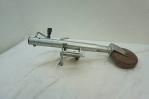 lot 277 image: Trailer Leveling Crank Wheel