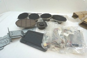 lot 296 image: Speaker Set Automotive