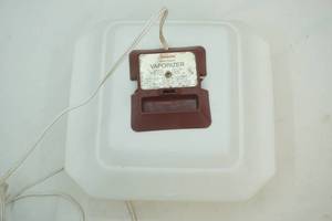 lot 313 image: Sunbeam Warm Steam Vaporizer