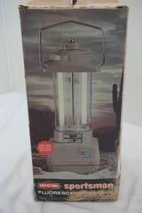 lot 321 image: Sportsman Fluorescent Lantern