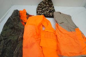 lot 338 image: Hunting Vests and Zip on hood