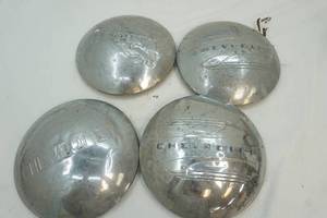 lot 375 image: Chevrolet Hub Caps
