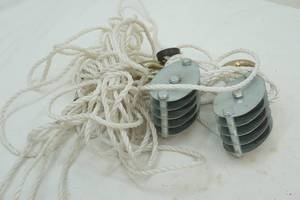 lot 383 image: Pulley Blocks wline