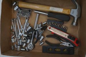 lot 422 image: Wrenches, Hammer, Utility Knife, sockets, and level