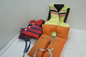 lot 427 image: Life Jackets Adult MED-L