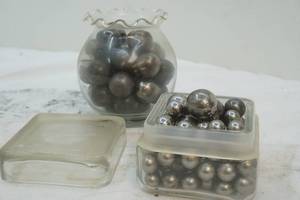 lot 459 image: Steel Balls