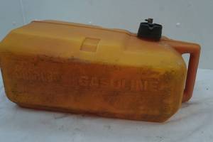 lot 470 image: 6 Gallon Gas Tank