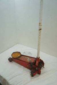 lot 478 image: Heavy Duty Rolling Jack