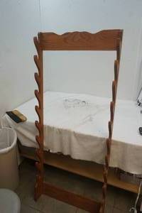 lot 483 image: Wood Gun Rack