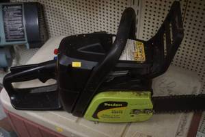lot 412 image: 14 Poulan Model P3314 33cc Chainsaw