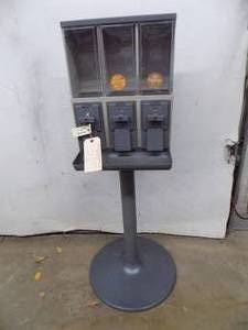 lot 1 image: 24 - Vendstar 6000 Triple Pod Candy  Gumball Vending Machines with Lock & Key  25 cent Machines