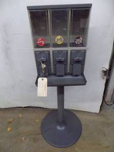 lot 2 image: 24 - Vendstar 6000 Triple Pod Candy  Gumball Vending Machines  Lock & Key   25 cent Machines