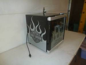 lot 5 image: Harley Davidson Refrigerator