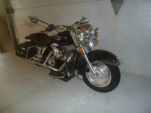 lot 7 image: Harley Davidson Road King Replica