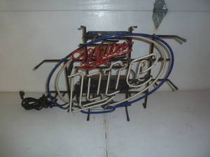 lot 9 image: Miller Lite Neon