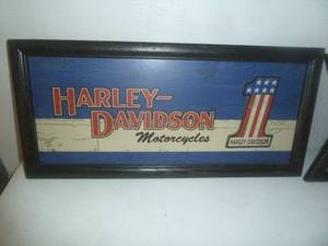lot 54 image: HD Racing Plaques x 2