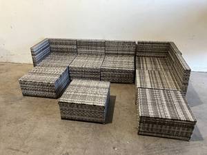 8 PC Outdoor Sectional. No cushions