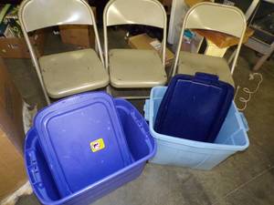 3 Folding Chairs and Totes