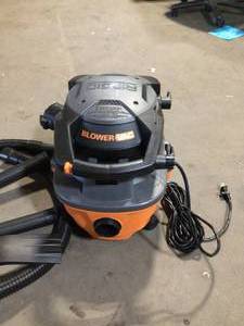 lot 6 image: The Home Depot RIDGID 4 Gallon 6.0 Peak HP WetDry Shop Vacuum with Detachable Blower review picture Costumer Returns