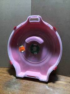 lot 19 image: Sterilite Red Plastic Nesting Wreath Box -review pictures