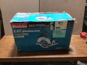 lot 21 image: Makita 18V X2 LXT Lithium-Ion (36V) 7-14 in. Brushless Cordless Circular Saw (Tool-Only) no battery  - review picture