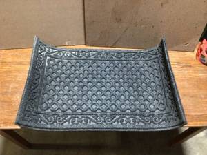 lot 31 image: Lot of 3 Floor entrance rug - review pictures Costumer Returns