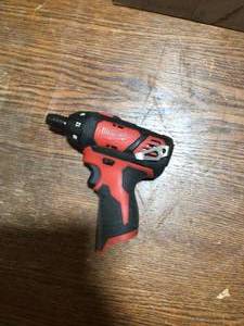 lot 32 image: Milwaukee M12 12V Lithium-Ion Cordless 14 in. Hex Screwdriver (Tool-Only) Used  review picture
