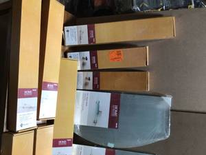 lot 56 image: Home Dcor Shelving units and Bath Accessories- Review all pictures - Customer Returns
