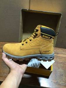 lot 8 image: DEWALT Mens 6 Halogen Steel Toe Work Boot, Style NO. DXWP 84354 review pictures