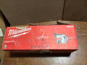 lot 15 image: Milwaukee7.5 Amp 12 in. Hole Hawg Heavy-Duty Corded Drill