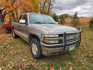 lot 2 image: 2002 Chevrolet Silverado 1500 Extended Cab 4-Door Pickup Truck