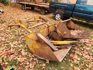 lot 4 image: Lot of (2) Oliver 88 Tractor Buckets