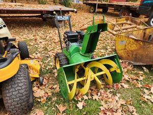 lot 5 image: John Deere 1032 Gas Snowblower