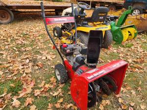 lot 7 image: MTD Yard Machines 22 5-hp Gas Two-Stage 12 Impeller Snowblower