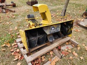 lot 8 image: John Deere 100 Series Snowblower Attachment