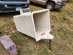 lot 18 image: Bucket Truck Bucket Attachment