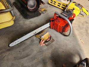 lot 28 image: Homelite Super XL Automatic 20 Gas Chain Saw, Two Oregon D70 20 Replacement Saw Chains (in package)