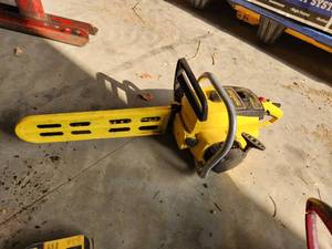 lot 29 image: McCullough 16 Gas Chain Saw, Oregon D60 16 Replacement Saw Chains (in package)
