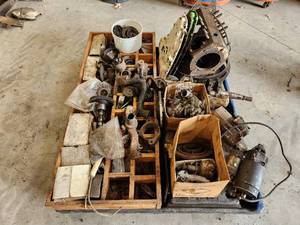 lot 40 image: Wisconsin V4D Engine (for parts)