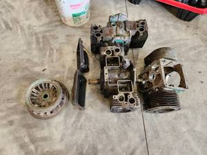 lot 41 image: Onan Engine (for parts)
