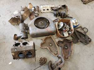 lot 47 image: Wisconsin V4D Engine Parts (for parts)