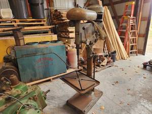 lot 12 image: Vintage Lakeside Machinery CompanySibley Machine and Foundry 6 Drill Press