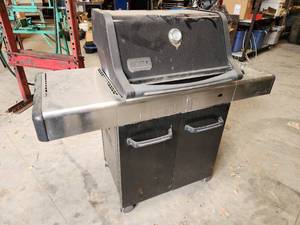 lot 65 image: Weber Sprit Propane Grill 3-burner
