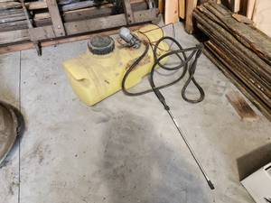 lot 69 image: Master Mfg Phoenix Sprayer