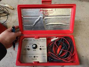 lot 74 image: Snap-on MT290 Fuel Injector Tester with Case