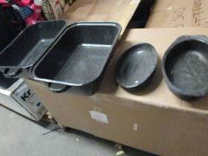 pair of enamel roasting pans ...